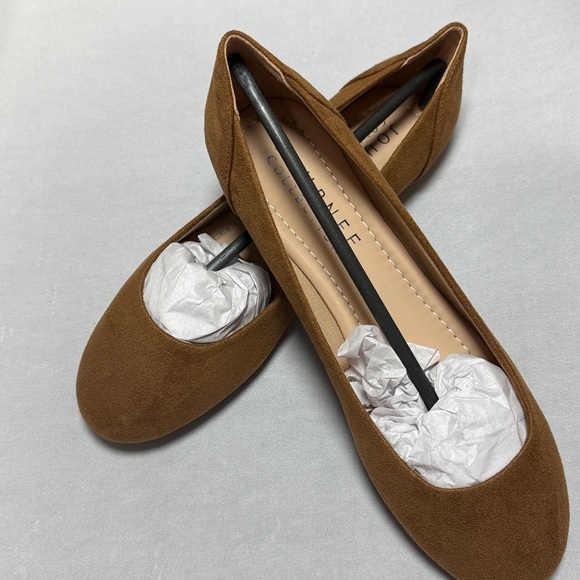 Journee Collection Tan faux Suede Women's Ballet Flats size 6.5 - Picture 3 of 9